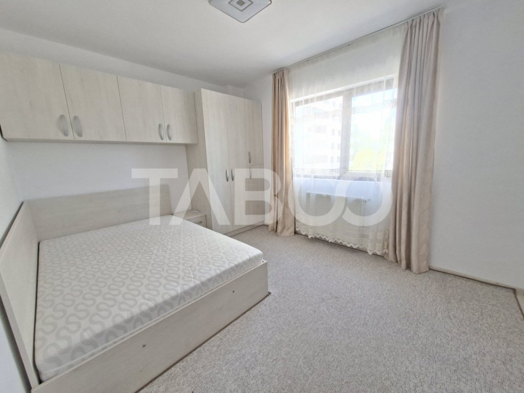 Apartament de inchiriat cu 3 camere balcon parcare Shopping