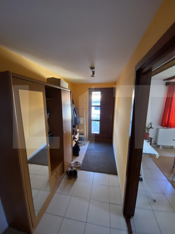 Două case, de vanzare, pe un teren generos de 900 mp, zona