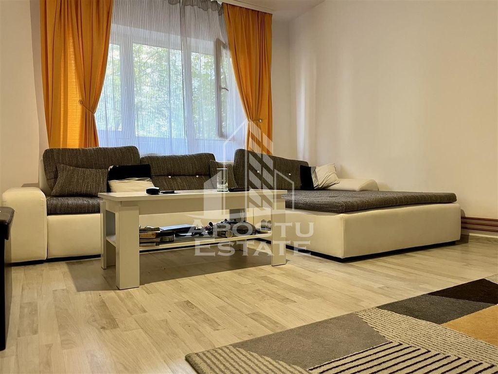 Apartament cu 3 camere decomandat zona Soarelui
