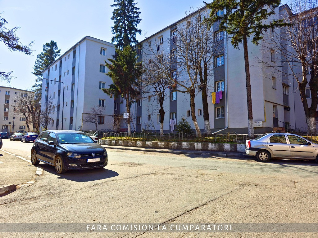 APARTAMENT 3 CAMERE, ETAJUL 1 - ZONA LINISTITA