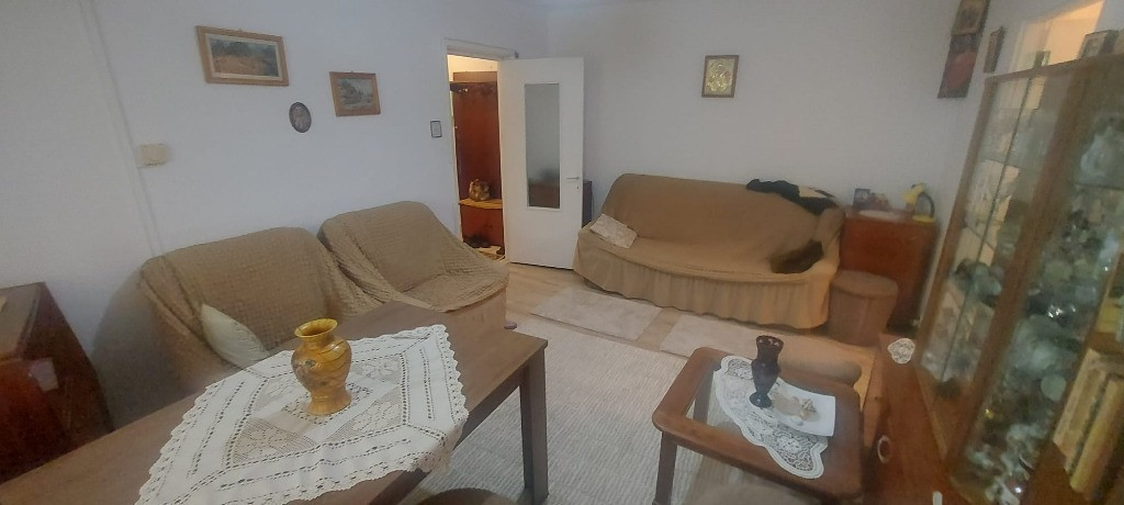 Cartier Fiald-apartament 2 cam-mobilate utilate-etaj 1-parcare propriu