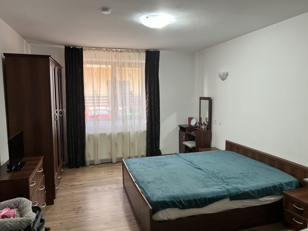 Ap 2 camere cu doua baii se ofera factura,sala sport