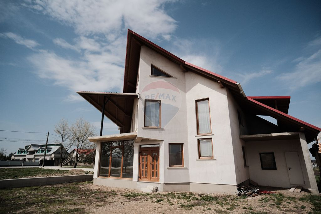 O casa de poveste in inima Fratautii Vechi