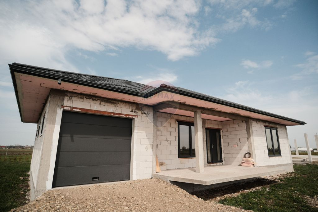 Casă / Vilă cu 4 camere de vânzare