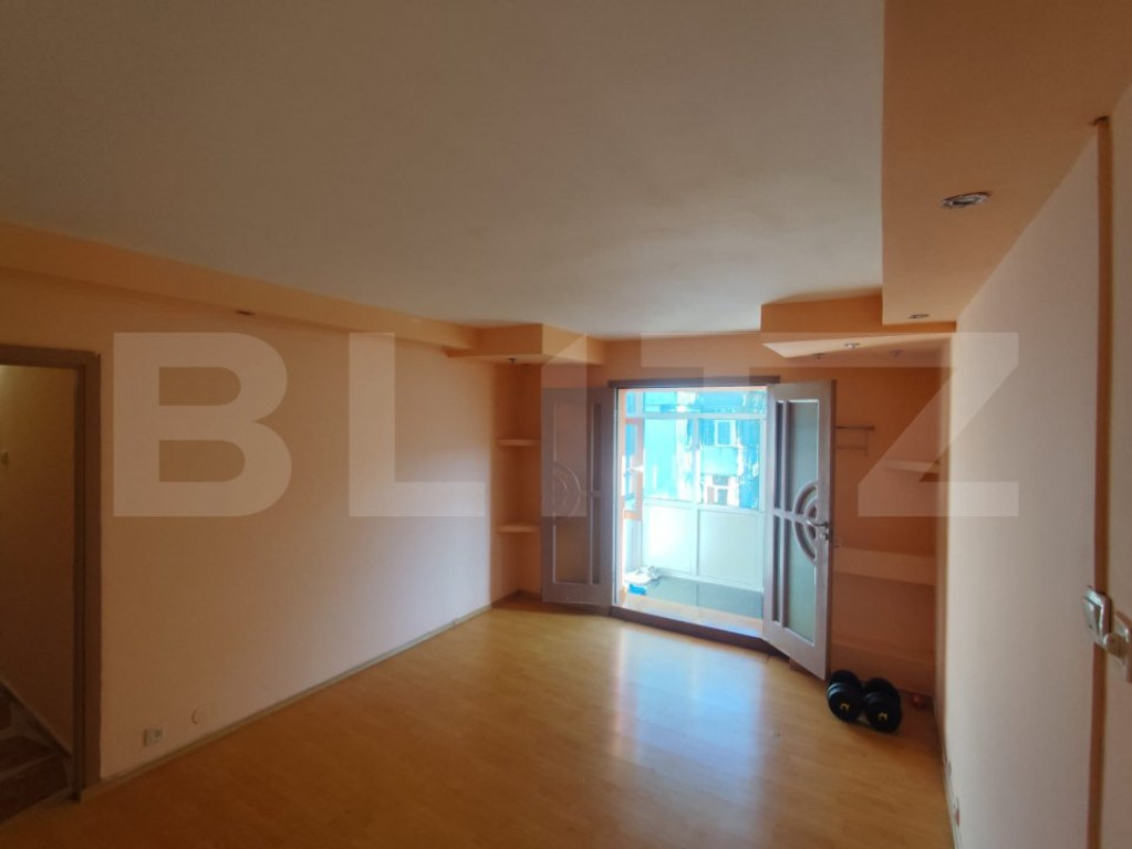 Apartament de vanzare cu 3 camere, etaj 4/4, 53 mp utili tot