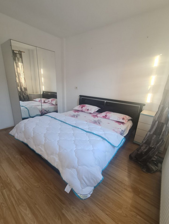 Apartament de inchiriat cu 3 camere, 65 mp, zona Brestei