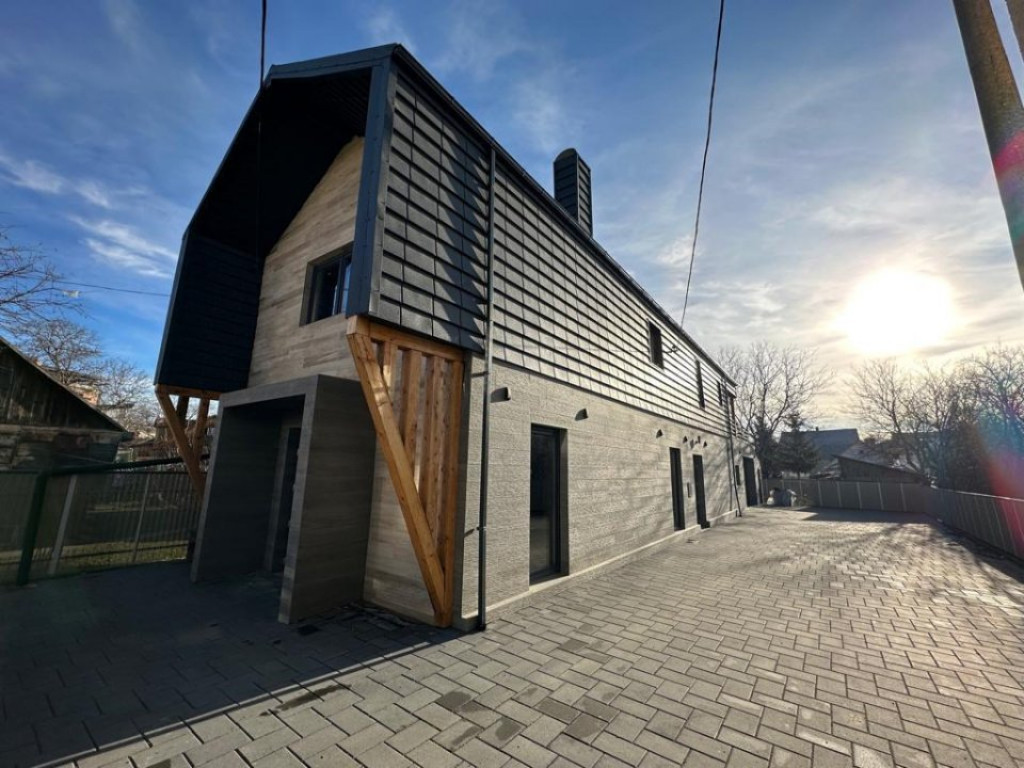 Casa 6 camere (Spatiu comercial), zona centrala, 235mp, Rada