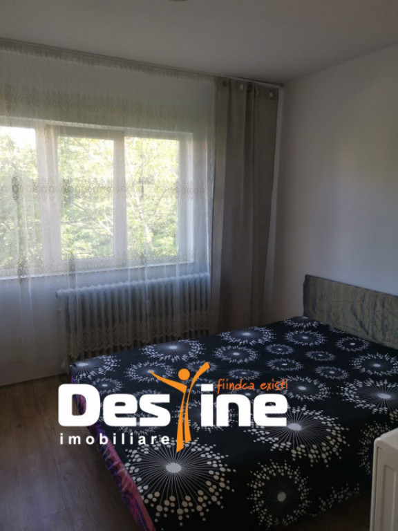 INCHIRIEZ GARSONIERA, BAIE PROPRIE (CU GEAM)