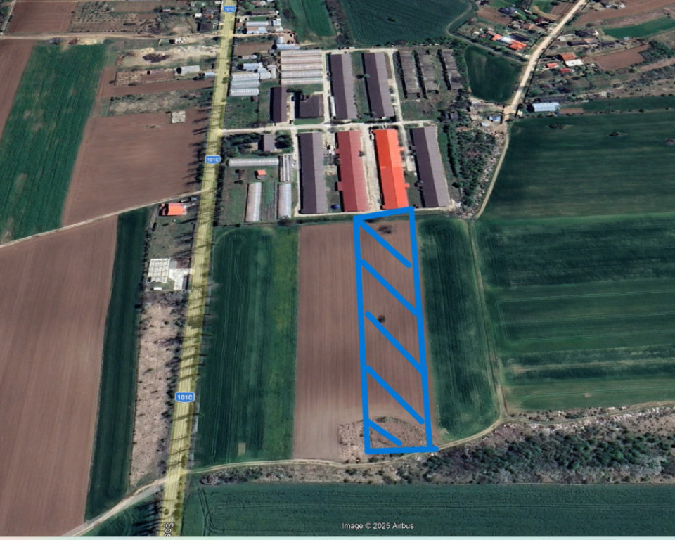 Teren 10.000 mp. Front 40 metri. Intravilan si Extravilan.