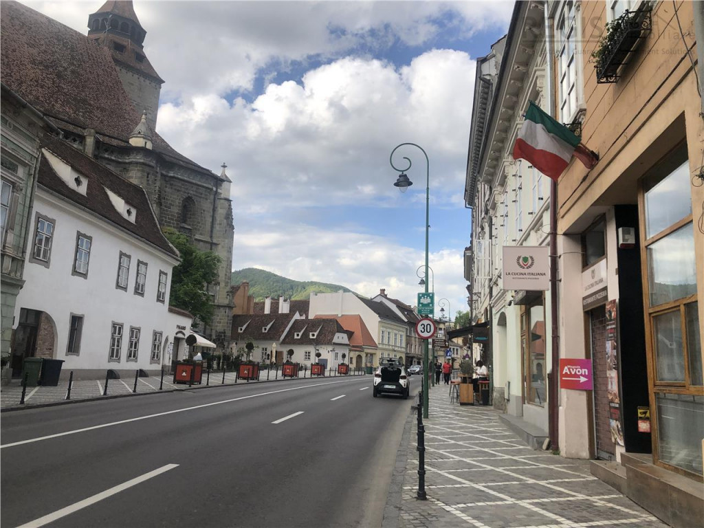 Spatiu comercial cu potential vis a vis de Biserica Neagra