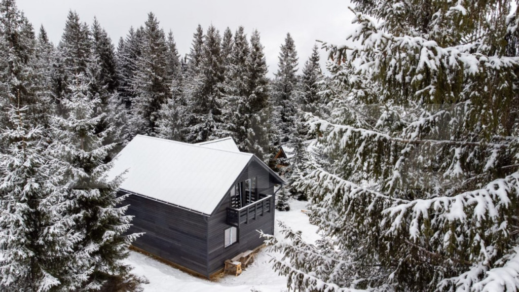 Cabană modernă în Mărișel, 4 dormitoare, teren de 1000m
