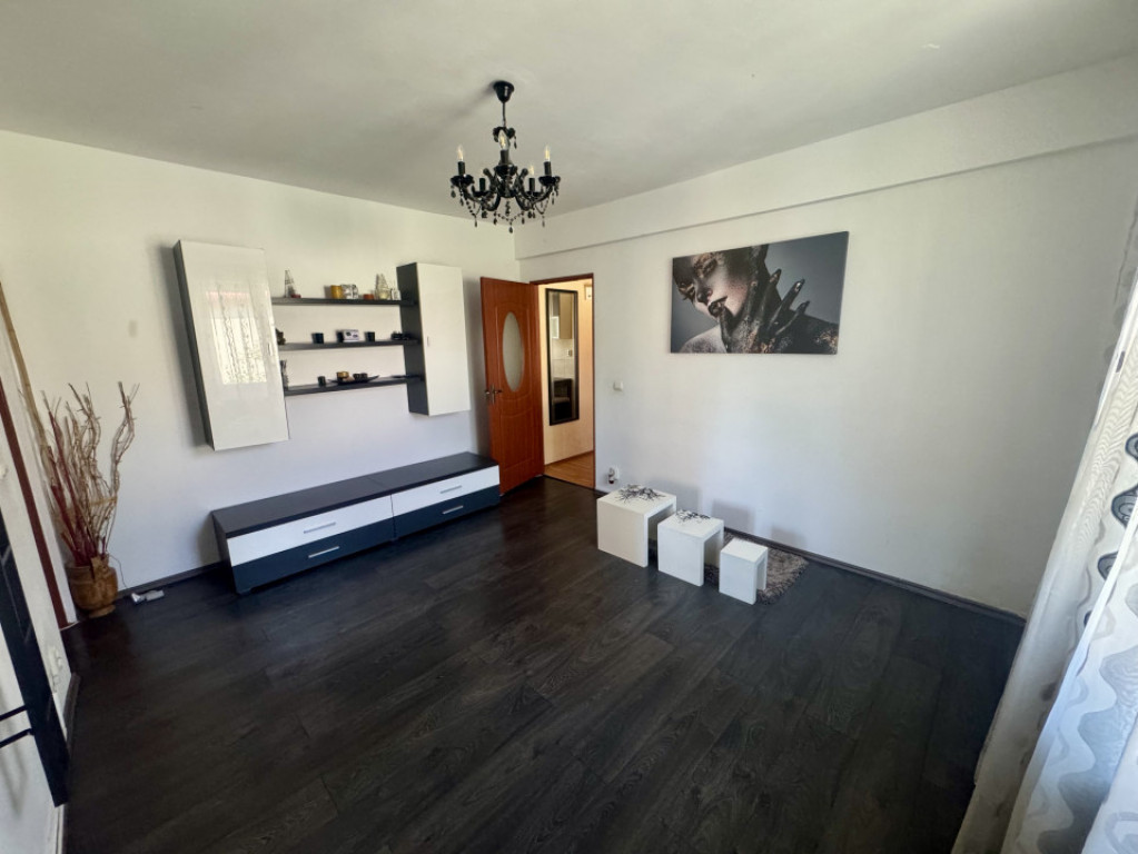 Apartament 2 camere bloc caramida etaj 1