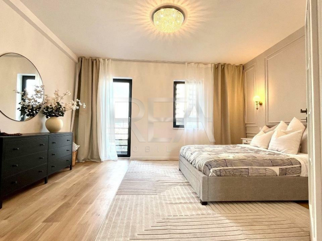 Universitate 3 camere premium vis-à-vis de Intercontinental