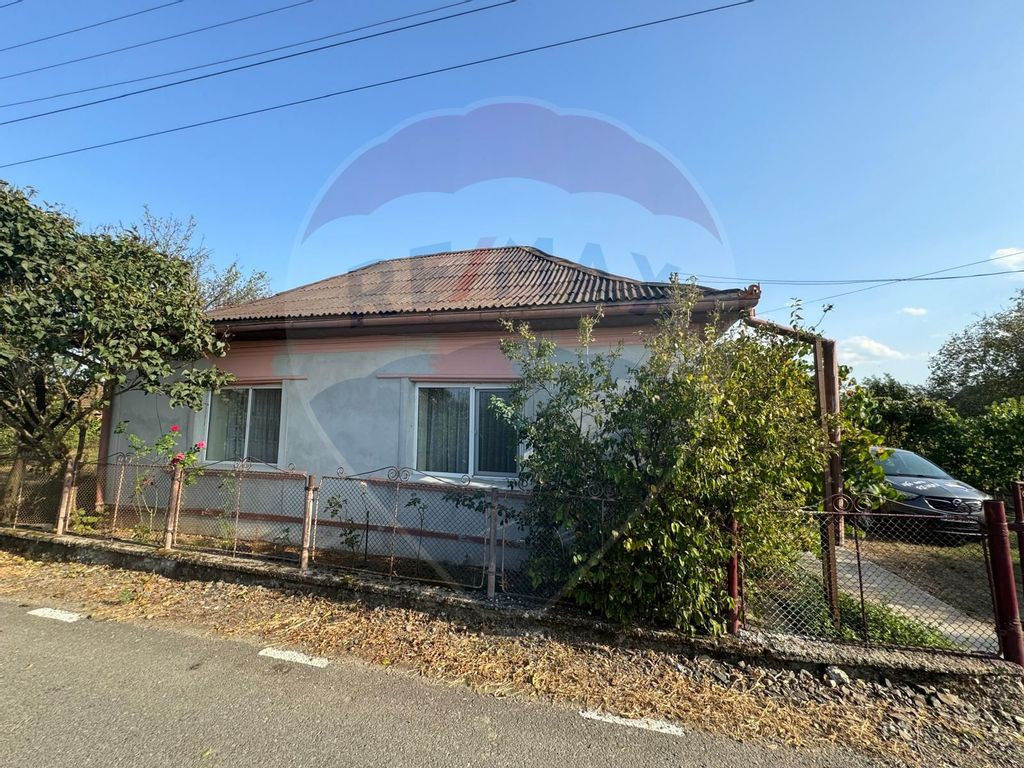 CASA cu TEREN generos în COLȚIREA