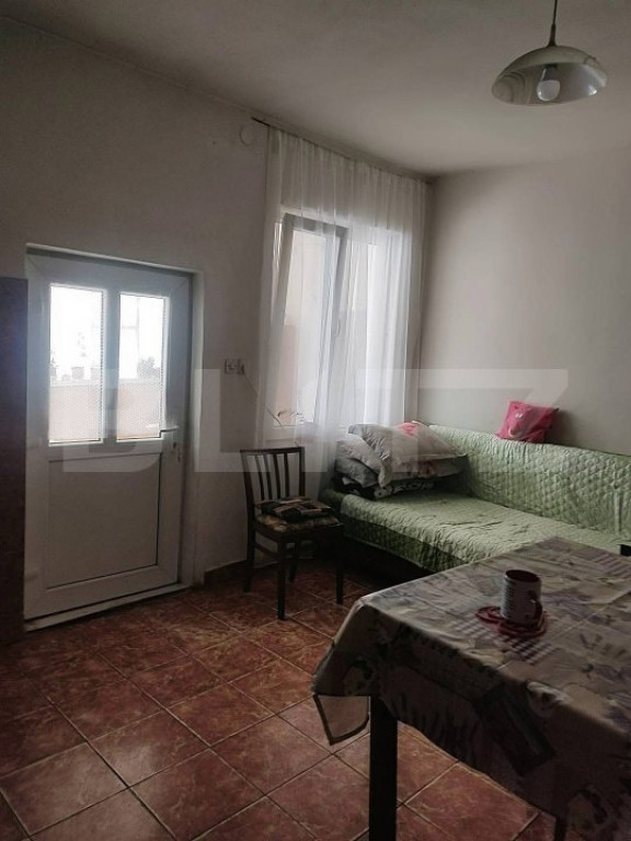 Casa de vanzare cu 2300 mp teren