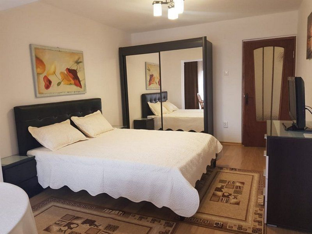 Apartament cu trei camere, mobilat si utilat - Faleza Dun...