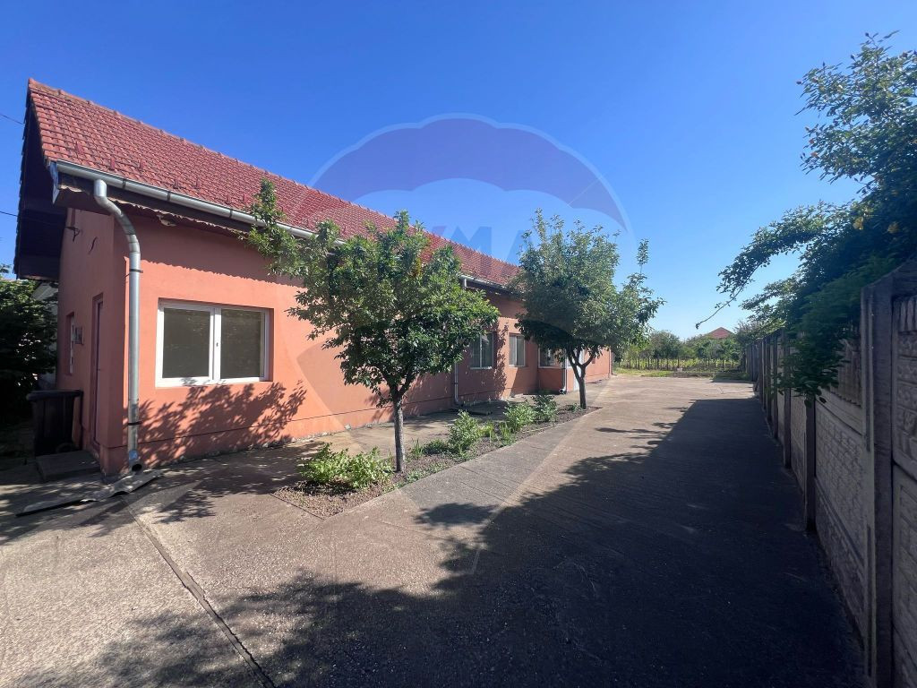 Casă / Vilă cu 4 camere de vânzare în zona Ultracentral