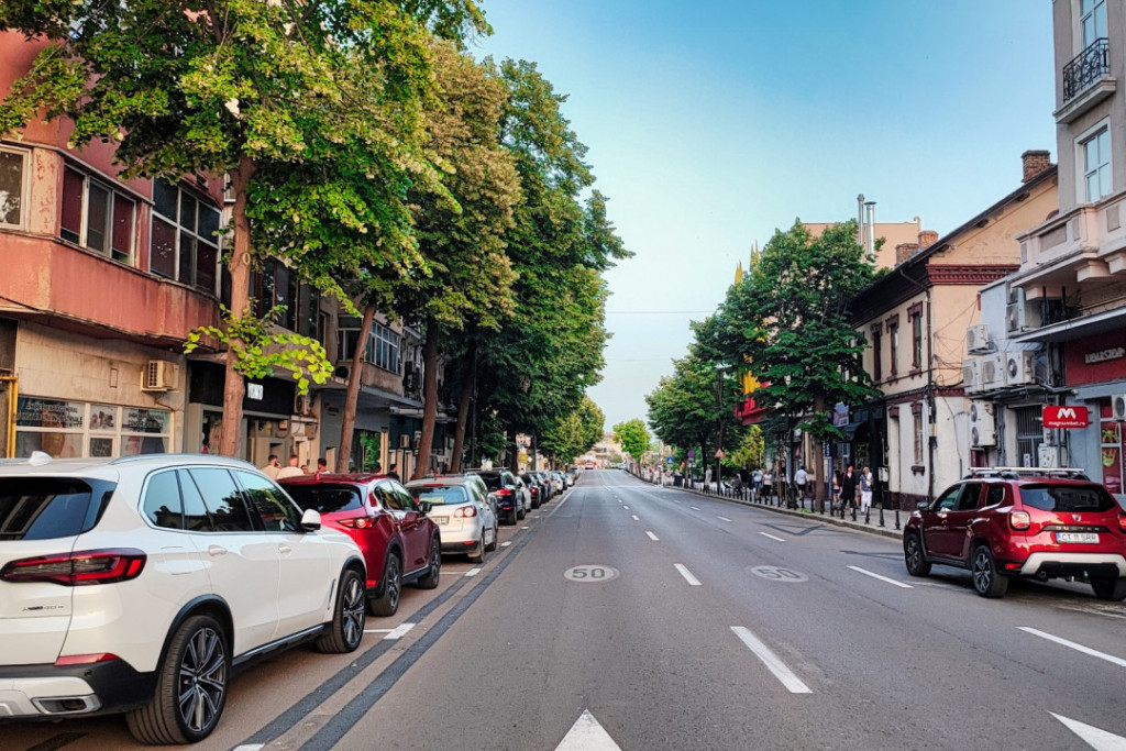 Miga Bld. Tomis 3 camere +oficiu camere centru etaj 1 idea