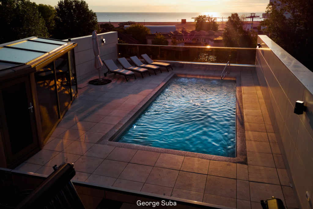 Vila la malul marii piscina pe terasa de pe acoperis si asce