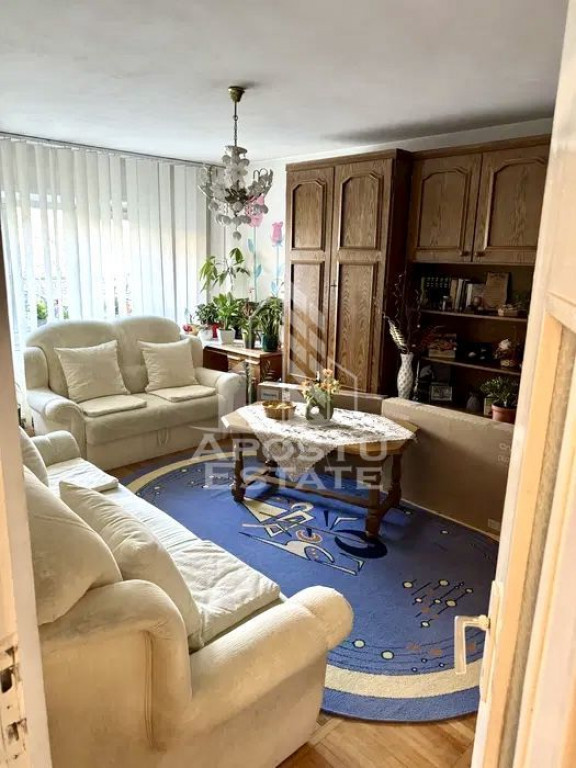 Apartament 3 camere, 2 bai, mobilat, centrala proprie