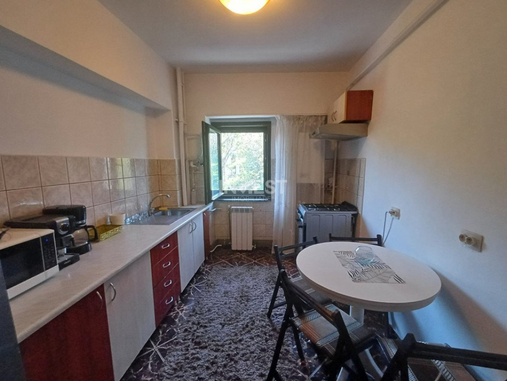 Apartament 3 camere si 2 bai, zona Pacurari - Posta, Iasi