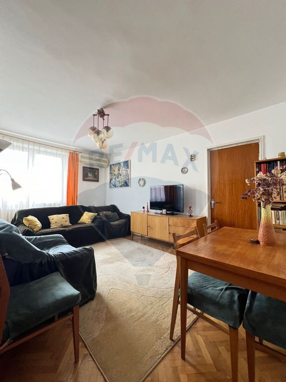 Apartament cu 3 camere de închiriat în zona Nicolae Gri...