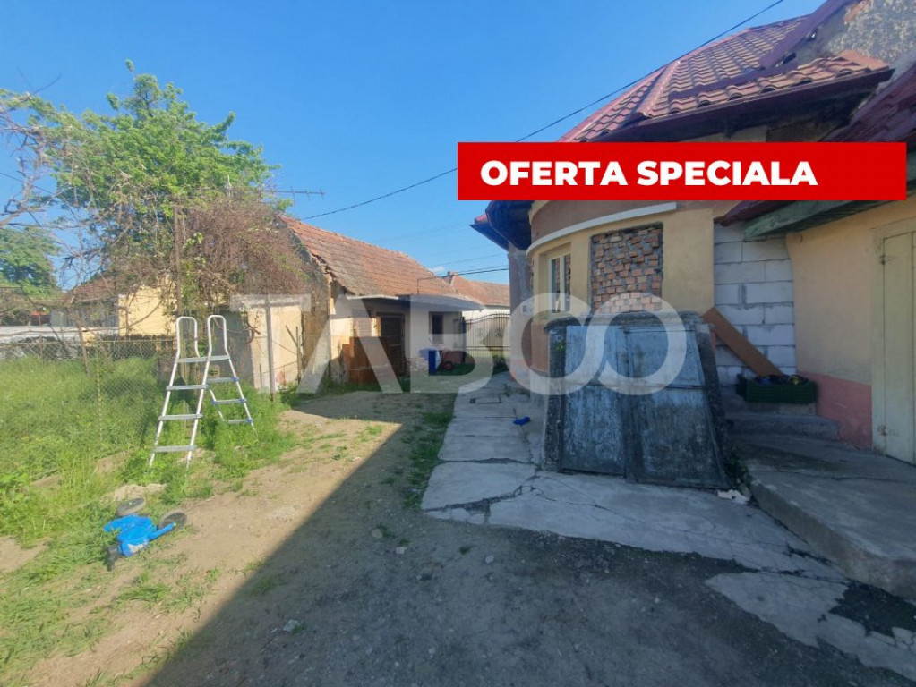 Casa 5 camere 340 mp utili + teren liber 639 mp la 11 km de