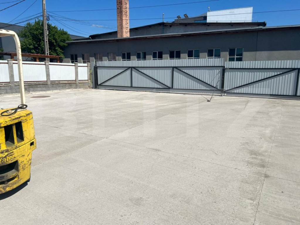 Casă cu teren de vanzare, 2 camere, 1700 mp