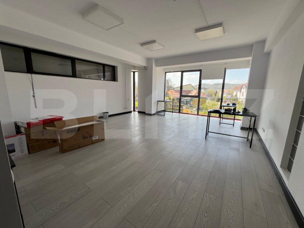 Spațiu de birou, 3 incaperi, 99 mp, parcare, zona Platinia-