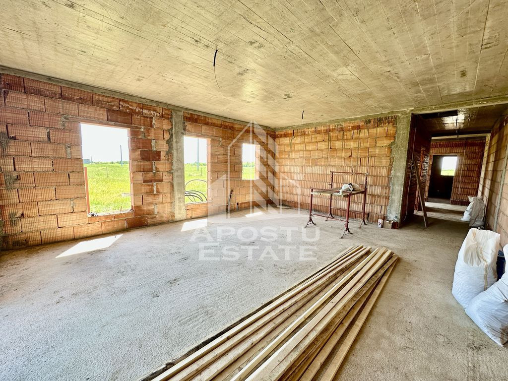 Duplex pe parter, cu 3 camere, teren 372 mp, zona Calea U...