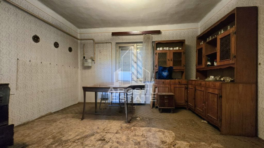 Casa cu 2 camere ,2337 mp in Battonya