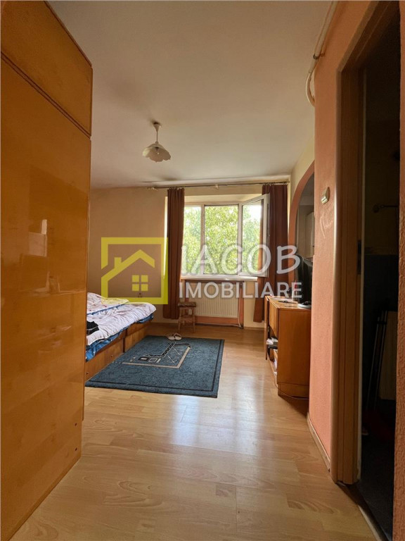 De - Garsoniera Ultracentral, Bacau