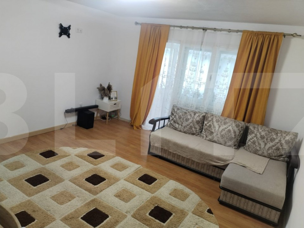 Apartament de vanzare, cu doua camere, 56 mp, zona Imparat T