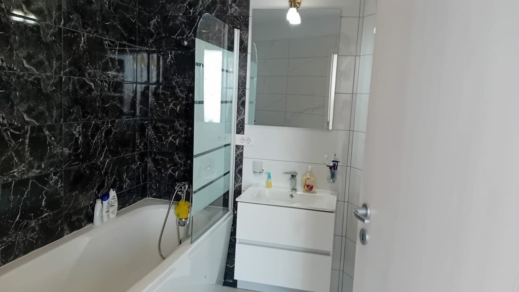 Gars.dec mob-util.nou-prima inch+parc./20min metrou Leoni...