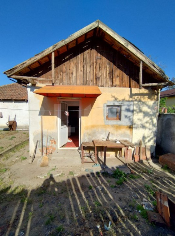 Teren cu 2 case batranesti, de vanzare, 305 mp, zona Brestei