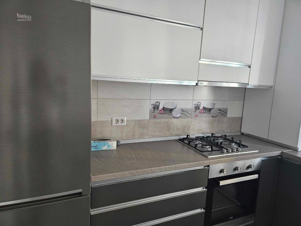 Apatament de 2 camere zona TRACTORUL