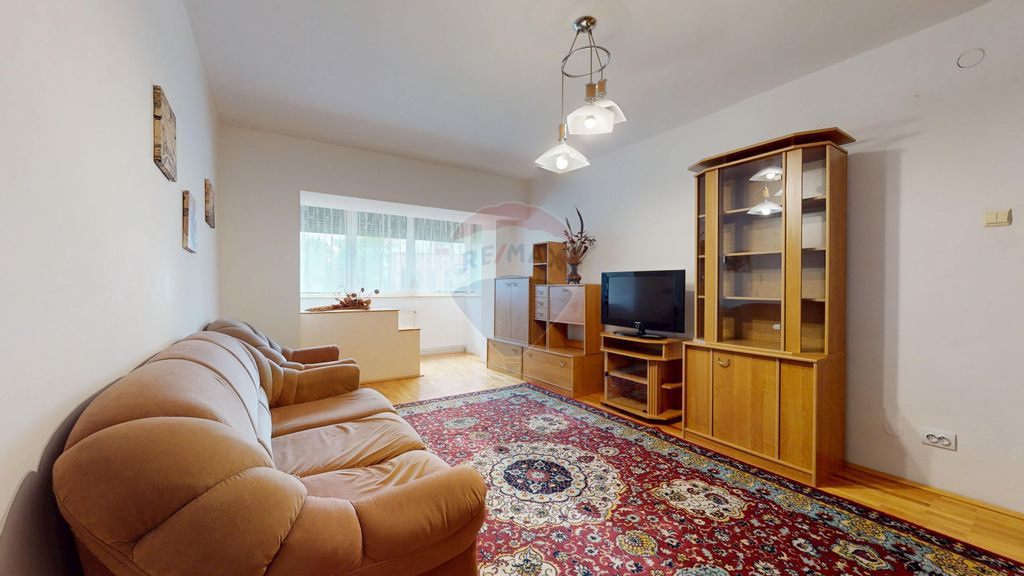 Apartament 3 camere de închiriat cu loc de parcare!