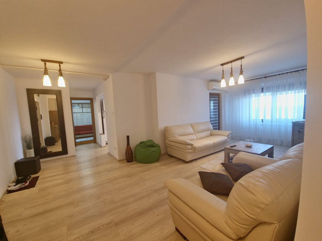 Vedere la mare Faleza Nord 3 camere loc de parcare termen lu