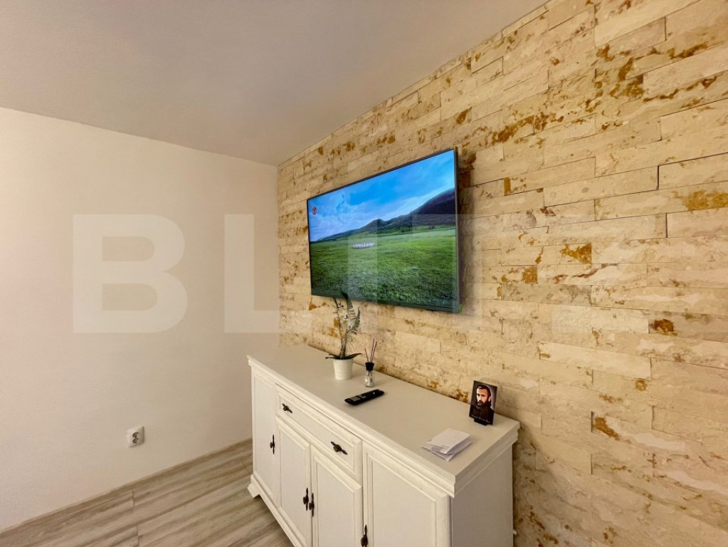 Apartament de vanzare cu 3 camere, decomandat, 57 mp ,zona S