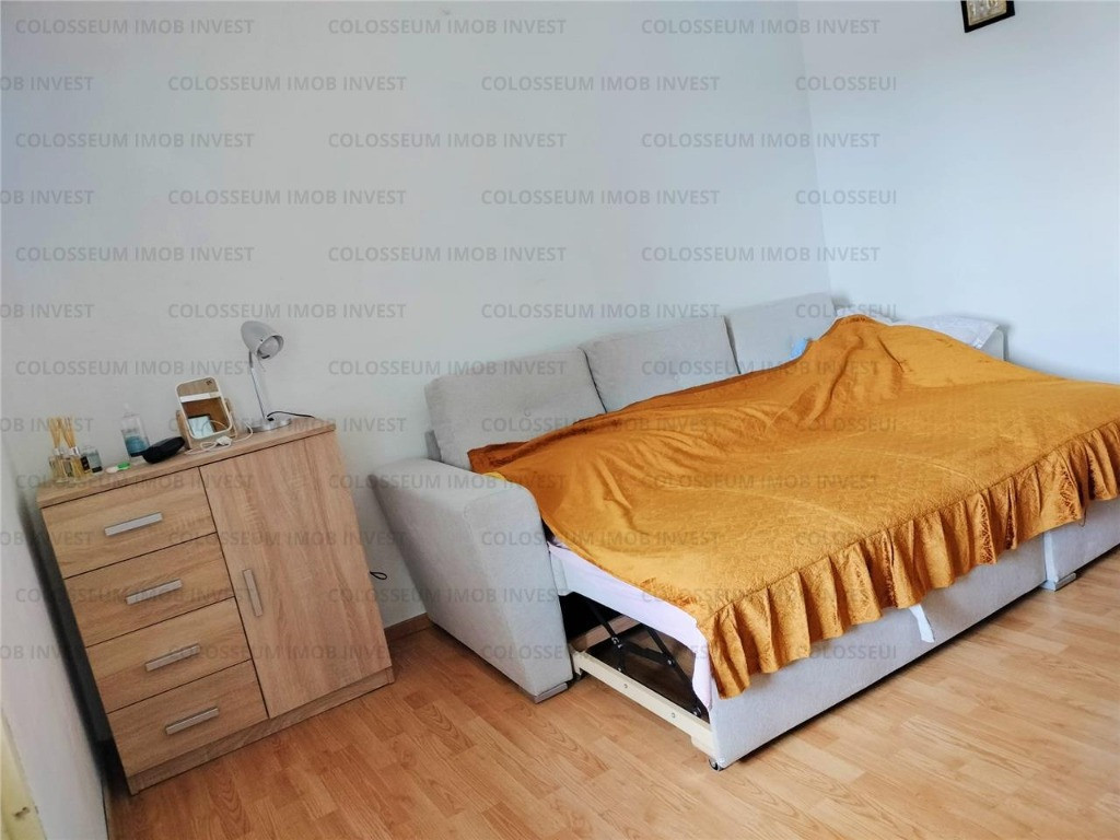 COLOSSEUM: Garsoniera Piata Tractorul.