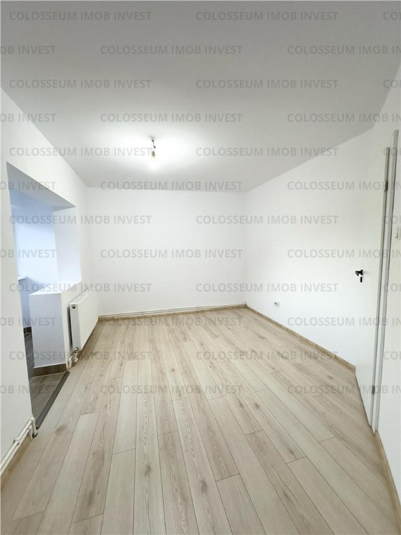 COLOSSEUM: Garsoniera renovata bloc apartamente Racadau