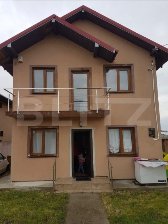 Casă de vânzare, cu 4 camere, 95 mp, zona Pielesti