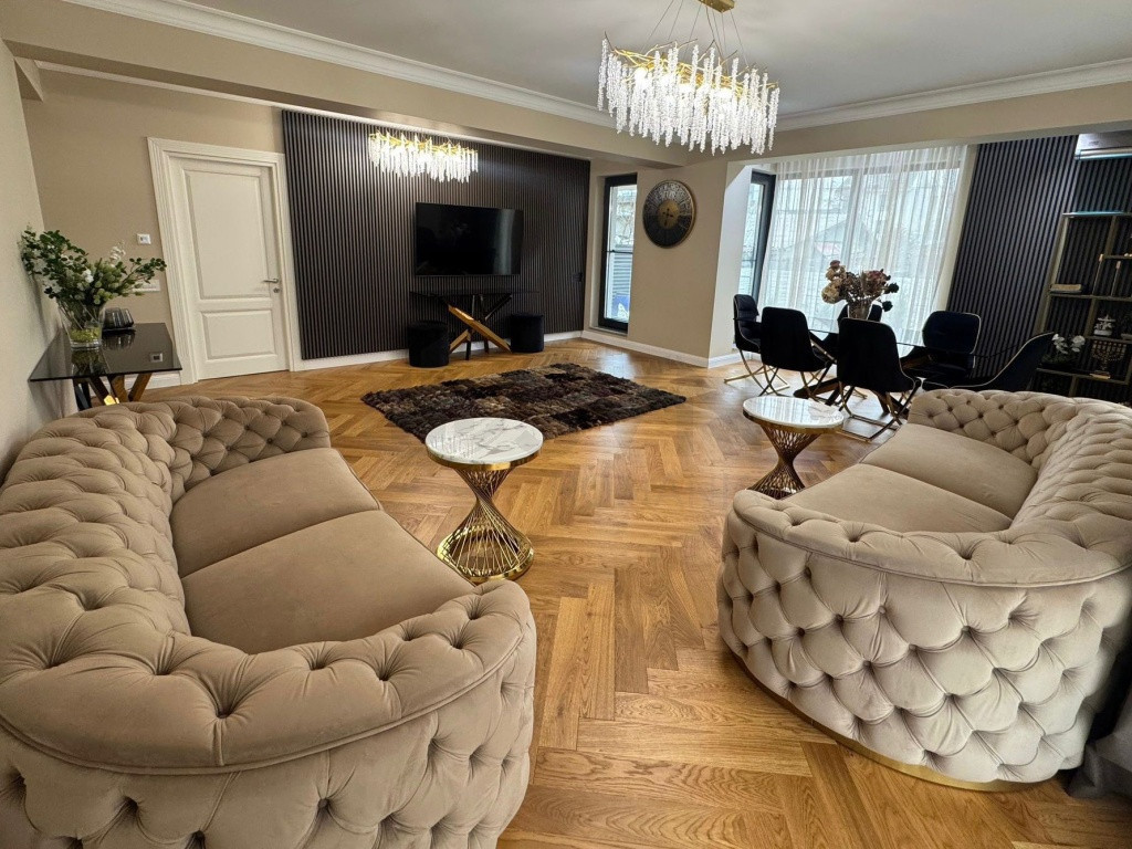 Apartament 4 camere I Aviatiei I Curte 160 mp