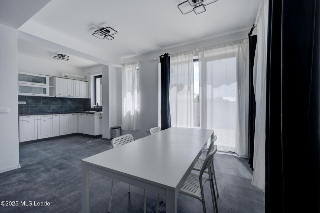 Casă modernă 3 dormitoare,140m²,living generos, loc