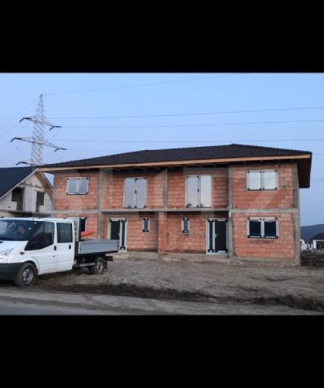 Duplex la rosu, 3 dormitoare, 135 mp, zona Logos, Bistrita