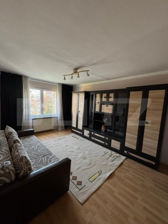 Apartament de vanzare, cu 3 camere, decomandate, 68 mp, zona