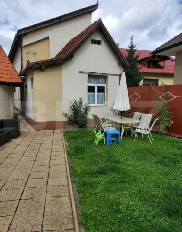 Casă cochetă de închiriat, 2 camere, 80 mp, liniște, cur