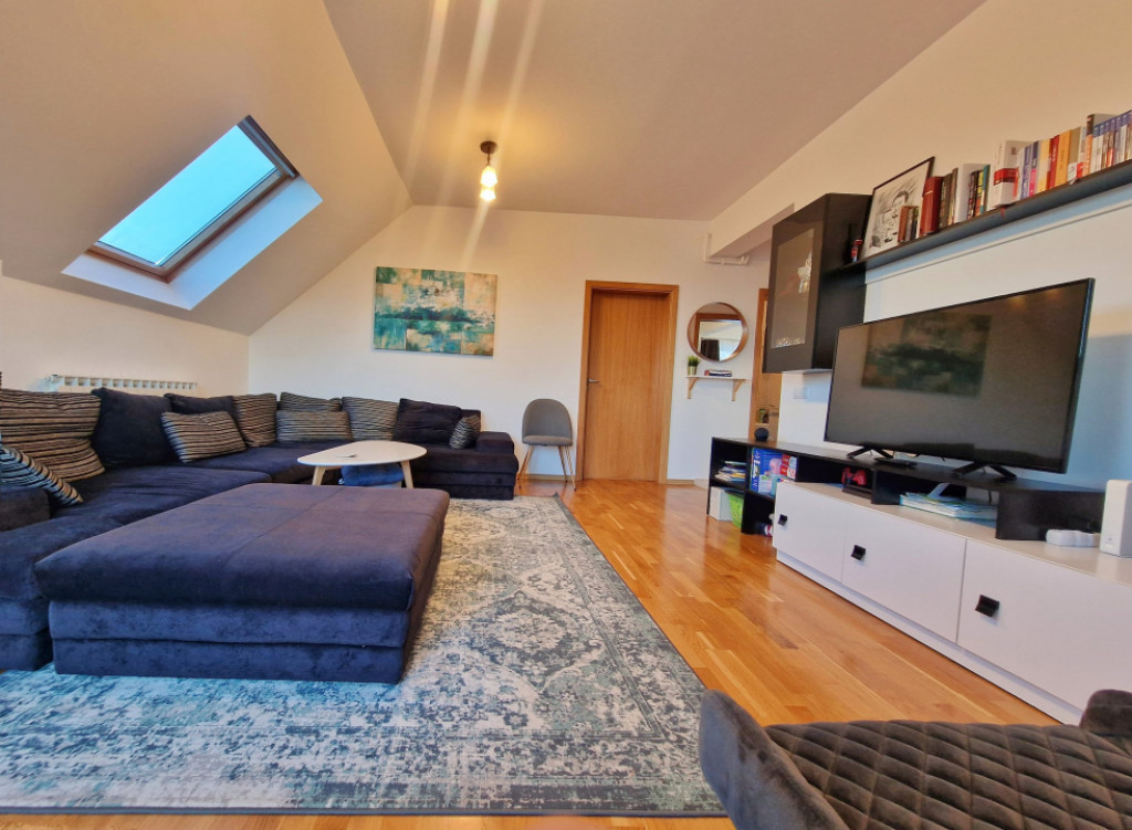 Apartament modern si spatios pe doua niveluri, bloc NOU, Par