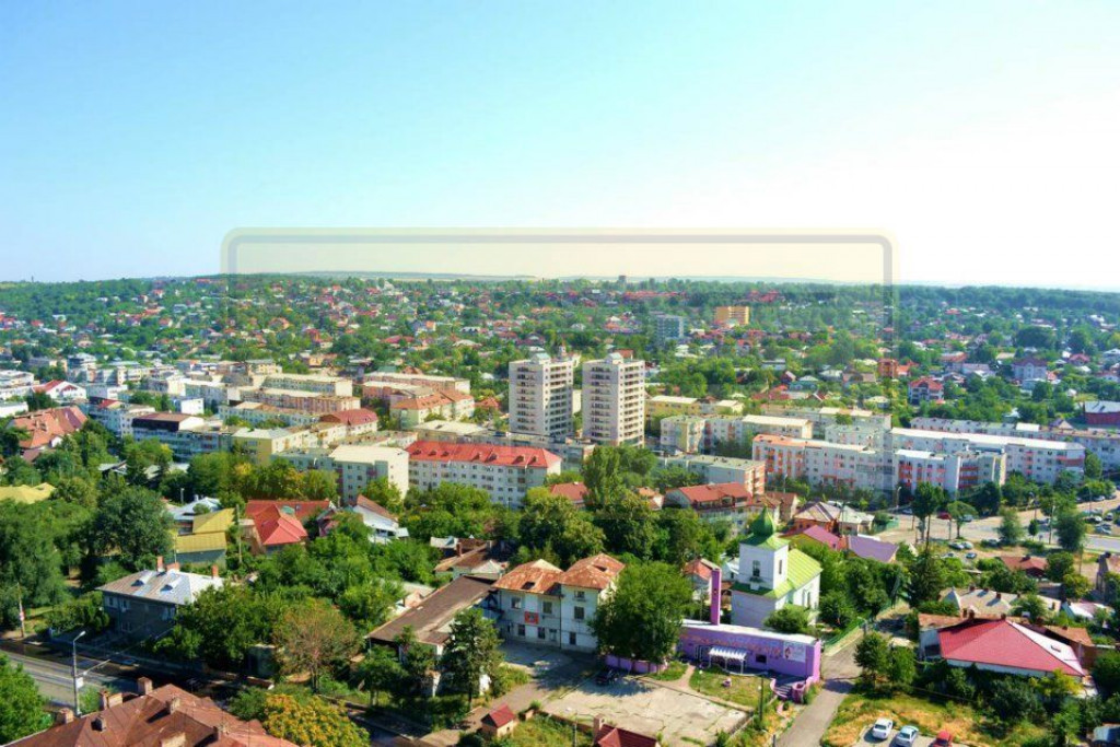 Apartament 2 camere decomandat zona Podul de Fier