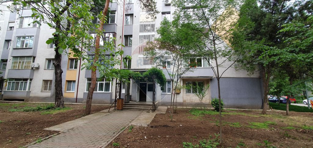 Apartament cu 3 camere de vânzare în zona Central